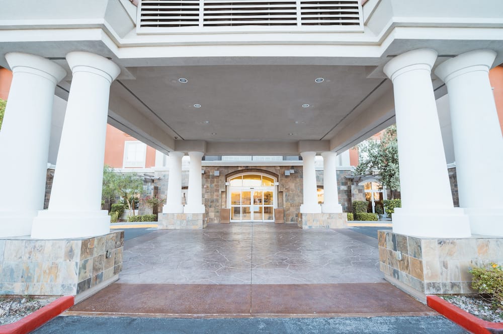 Holiday Inn Express & Suites Las Vegas SW - Spring Valley by IHG