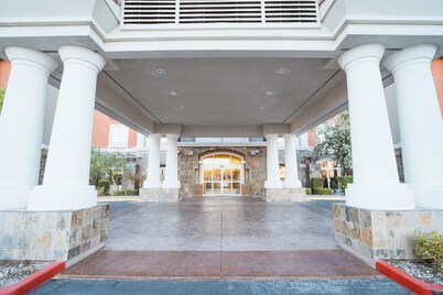 Holiday Inn Express & Suites Las Vegas SW - Spring Valley by IHG