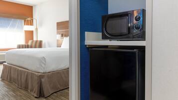 Habitación estándar, 2 camas de matrimonio, accesible para personas con discapacidad (Mobility) | Ropa de cama de alta calidad, caja fuerte, escritorio y cortinas opacas