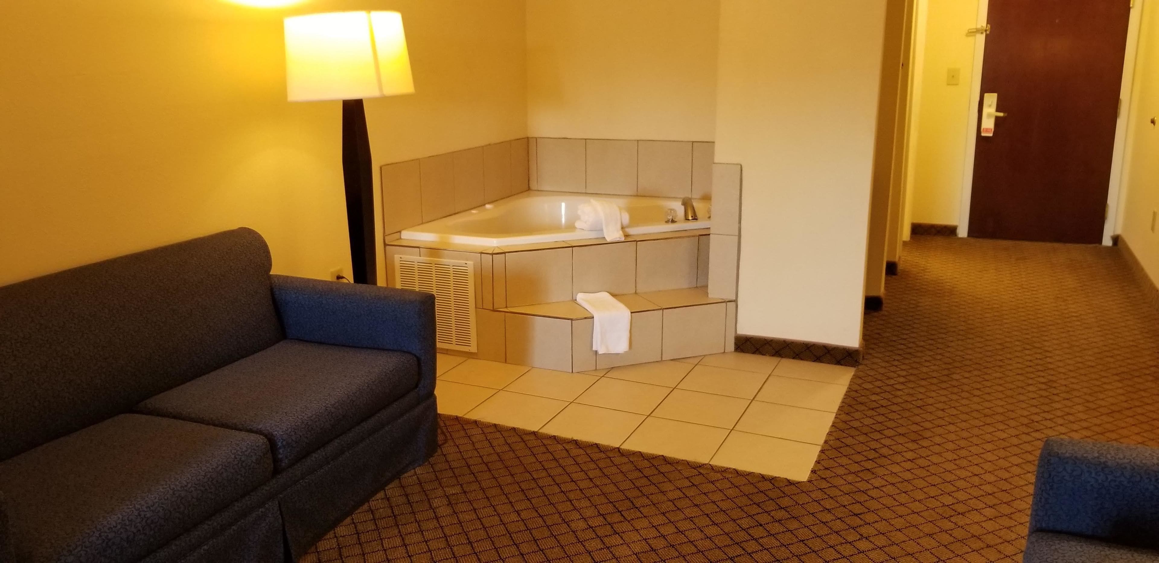 Suite, 1 King Bed with Sofa bed, Jetted Tub
