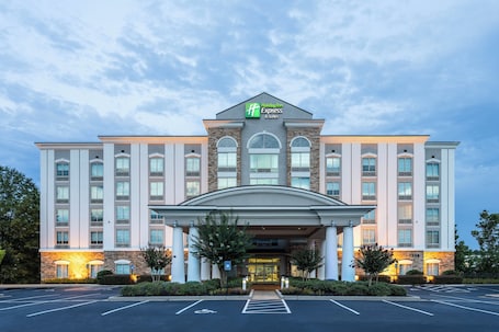 Außenbereich. Holiday Inn Express Hotel & Suites Columbus at Northlake by IHG