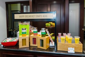 Café da manhã com buffet grátis todos os dias