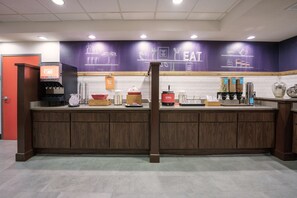 Free daily buffet breakfast  - Hampton Inn Hays-North of I-70 (Hays)
