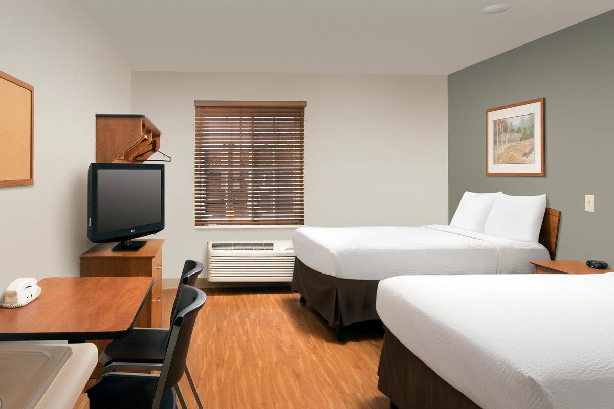 standard studio, 2 double beds, kitchen | desk, iron/ironing board, free wifi, bed sheets