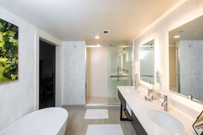 Bathroom shower - Hampton Inn and Suites Dobson (Dobson)