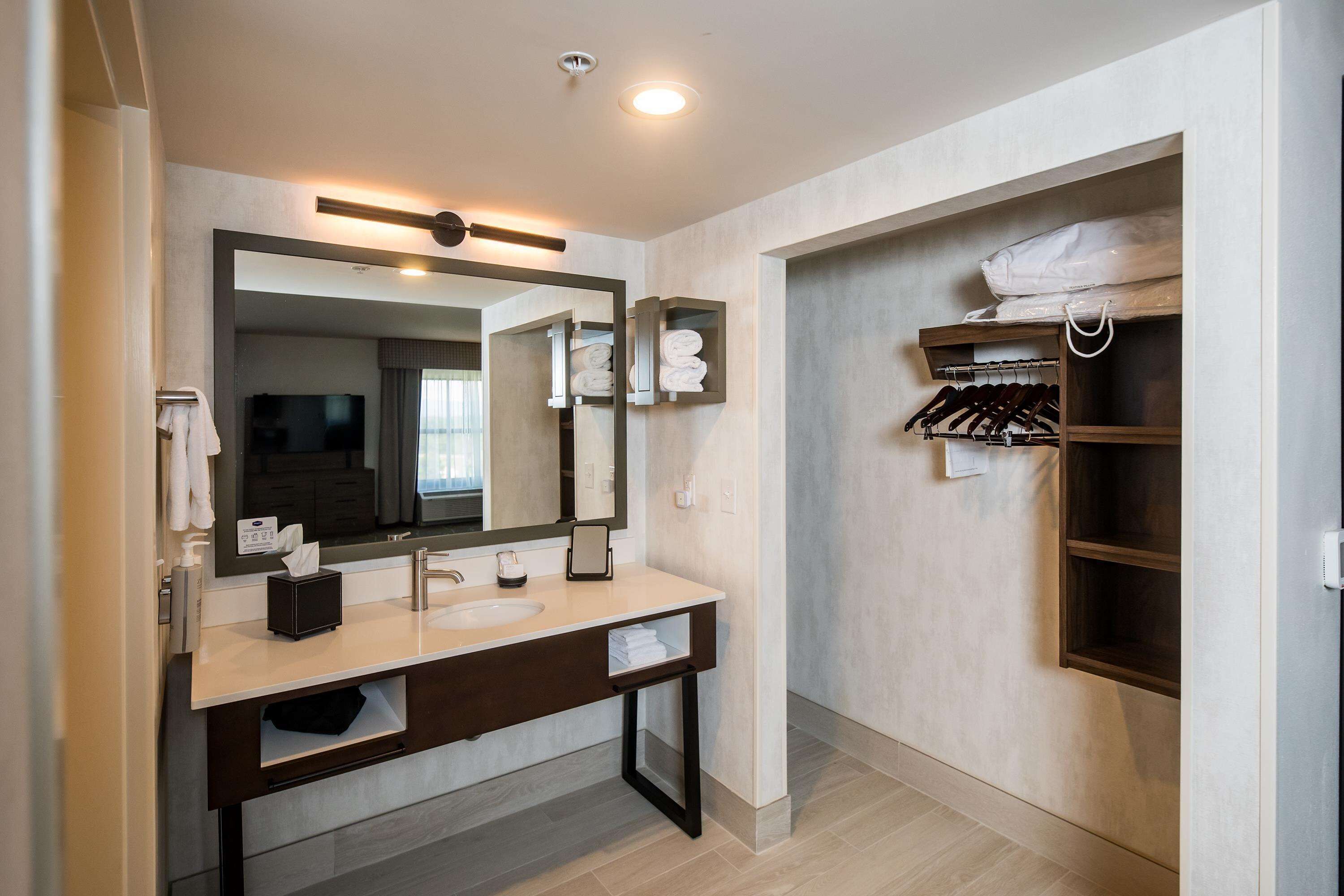 hydromassage showerhead, free toiletries, hair dryer, towels