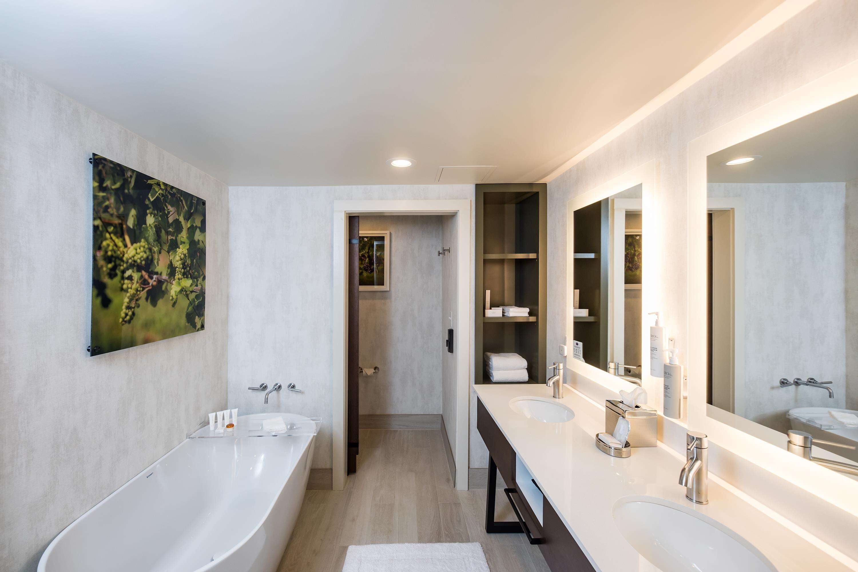 hydromassage showerhead, free toiletries, hair dryer, towels