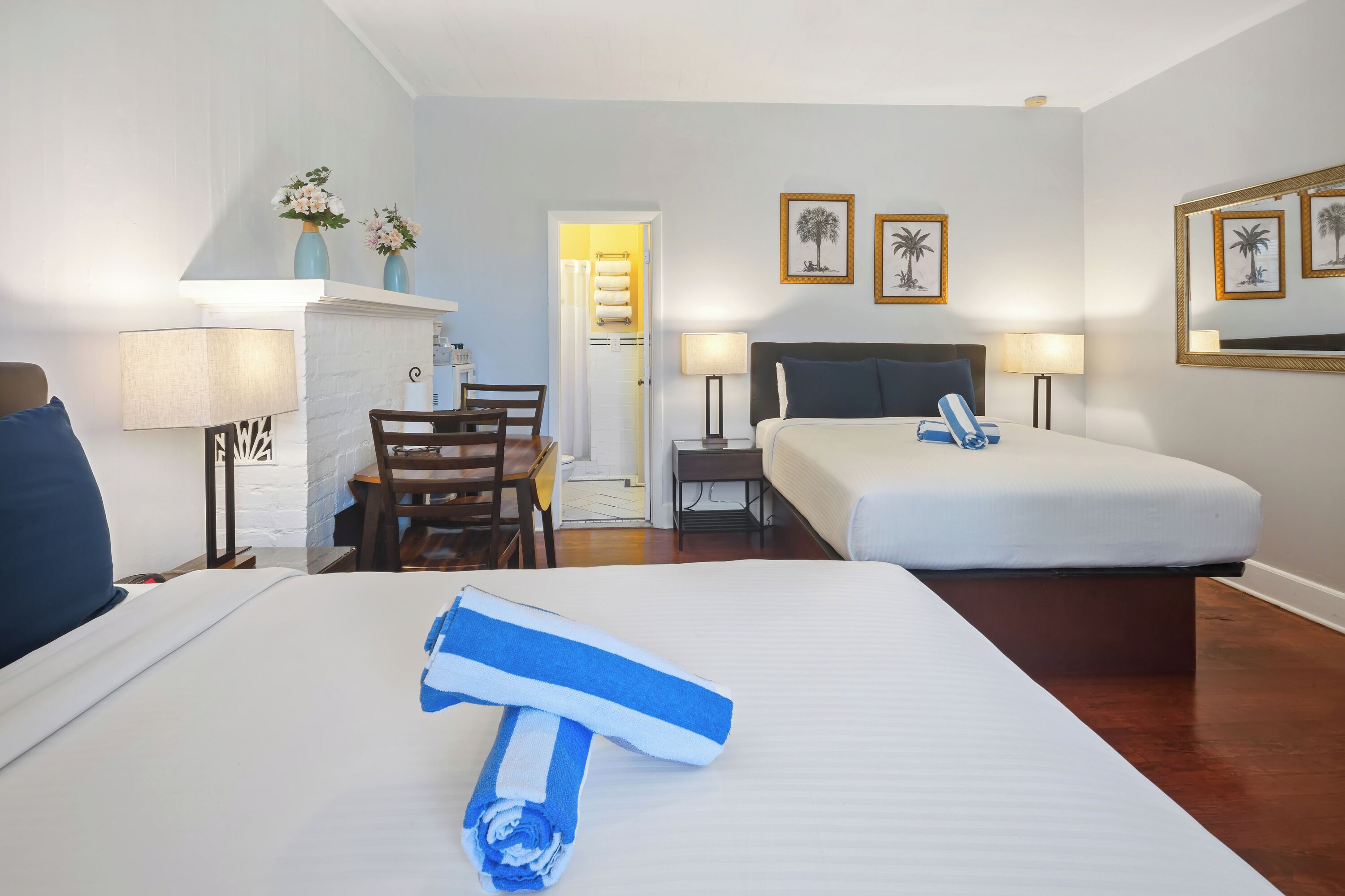 Standard 2 Queen | Tabla de planchar con plancha, wifi gratis y ropa de cama 