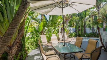 Outdoor pool, sun loungers