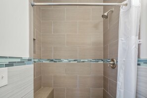 King Suite | Bathroom