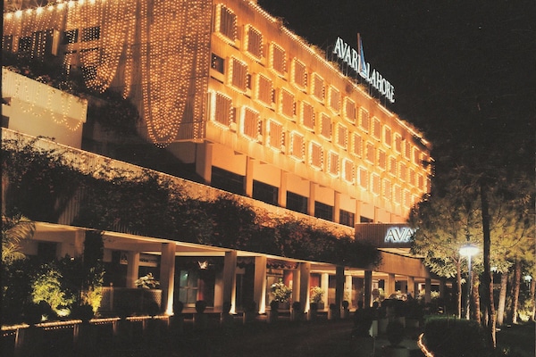 Depan hartanah - siang/malam