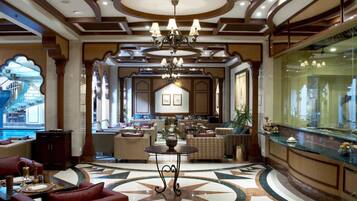 Coin salon dans le hall