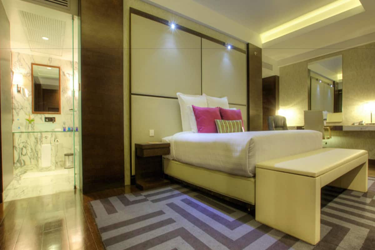 1 bedroom, premium bedding, minibar, in-room safe