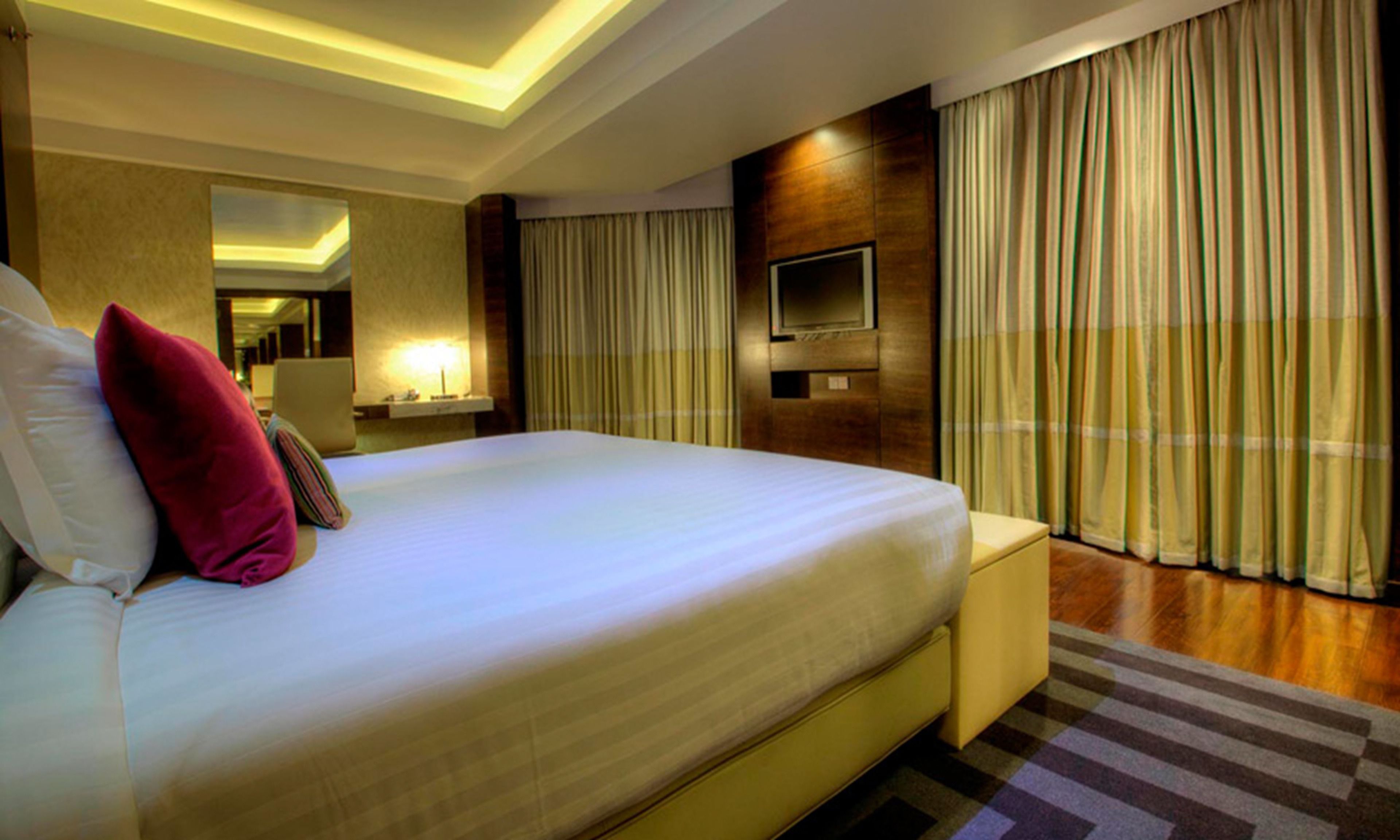 standard room, 1 king bed | 1 bedroom, premium bedding, minibar, in-room safe