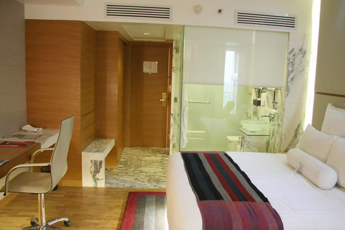 Standaard kamer, 1 kingsize bed | 1 slaapkamer, luxe beddengoed, een minibar, een kluis op de kamer
