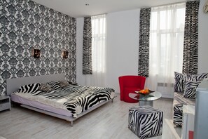 Deluxe Double Room | In-room safe, desk, WiFi (free) - Scottys Boutique Hotel (Sofia)