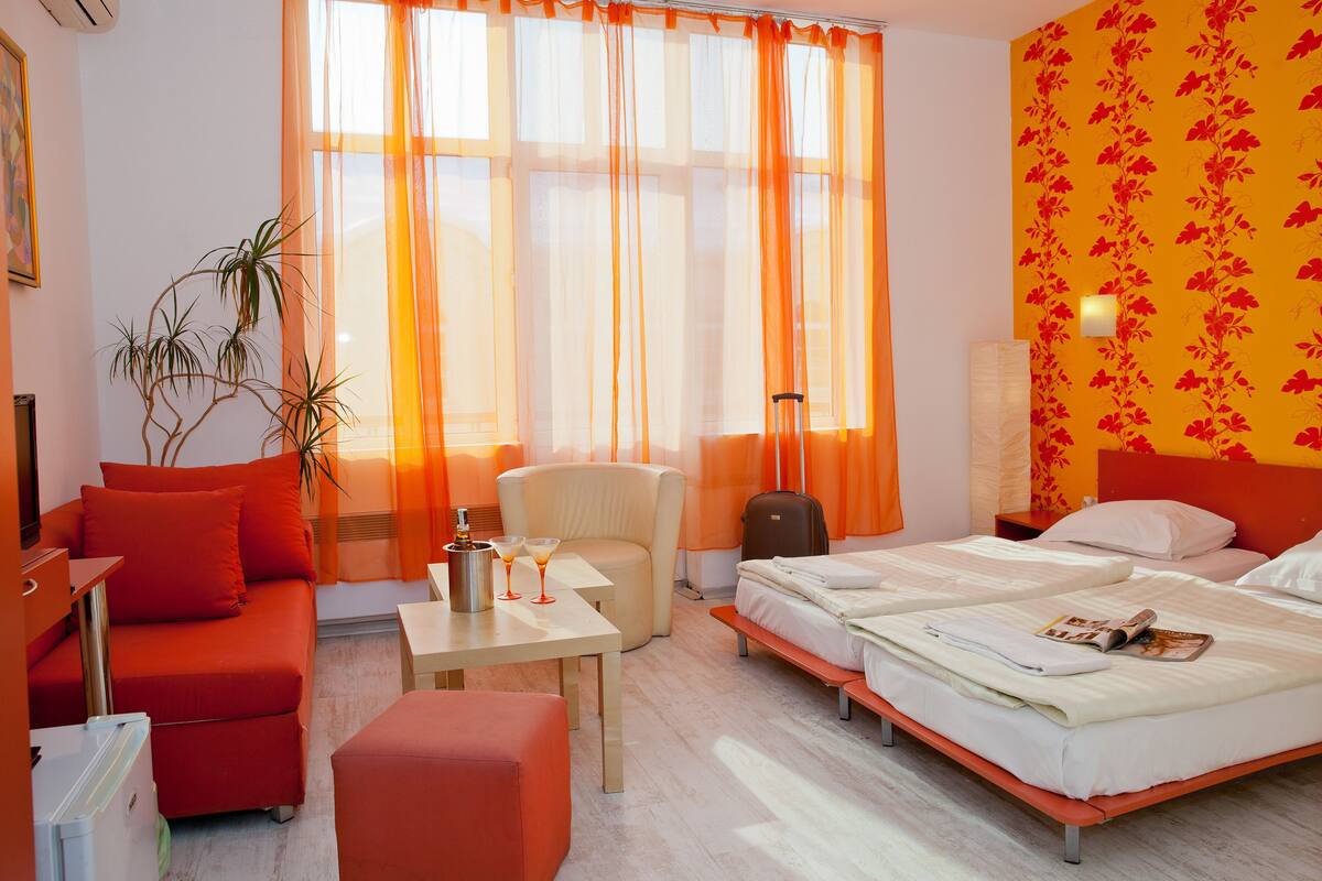 Deluxe Twin Room | In-room safe, desk, WiFi (free)