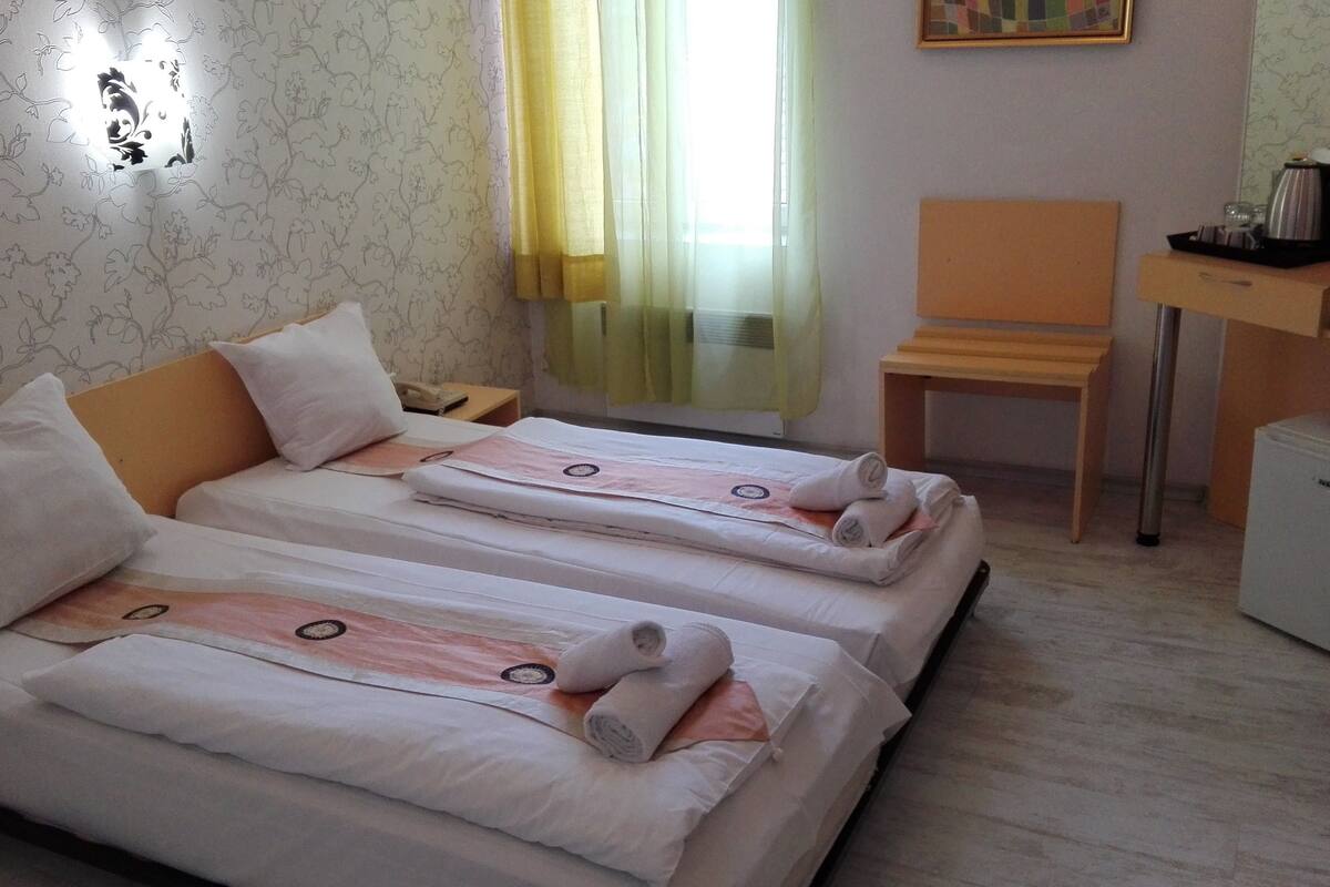 In-room safe, desk, WiFi (free)