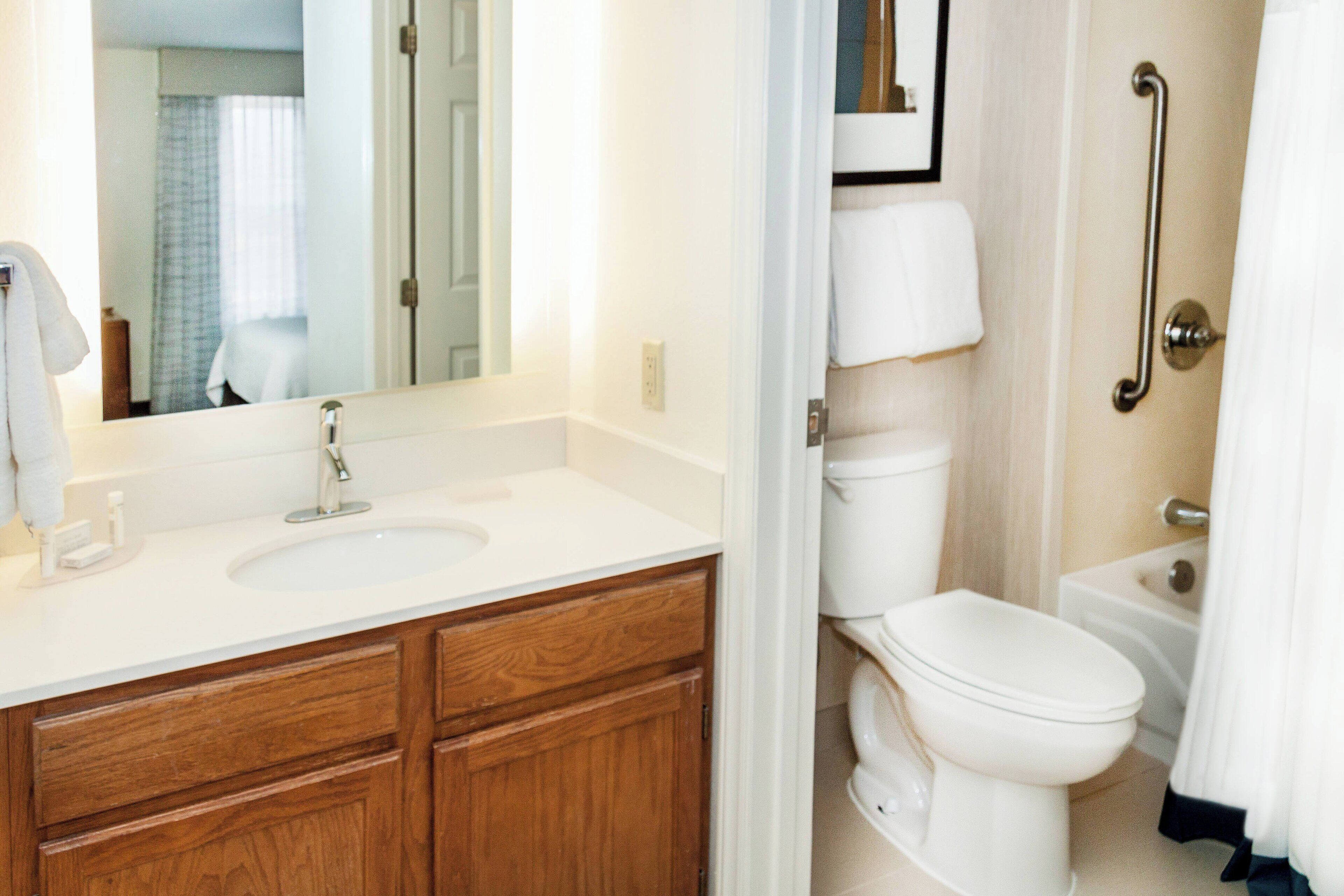 suite, 2 bedrooms | bathroom | free toiletries, hair dryer, towels, soap