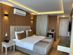 Deluxe Double Room | Egyptian cotton sheets, premium bedding, minibar, in-room safe - Boutique Dedem Hotel (Istanbul)