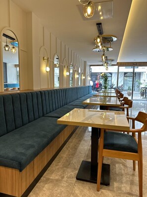Daily buffet breakfast for a fee - Boutique Dedem Hotel (Istanbul)