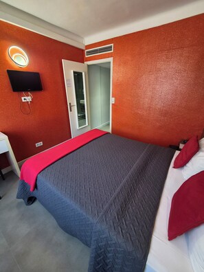 Single Room | Premium bedding, in-room safe, desk, soundproofing - Hotel Schtak (Cannes)
