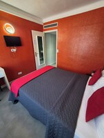 Single Room | Premium bedding, in-room safe, desk, soundproofing