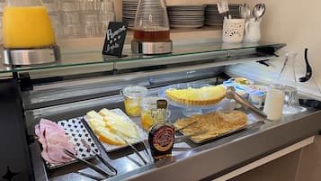 Desayuno buffet todos los días (con cargo)