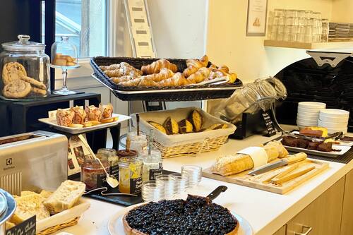Daily buffet breakfast for a fee