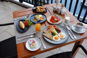 Desayuno buffet todos los días (con cargo)