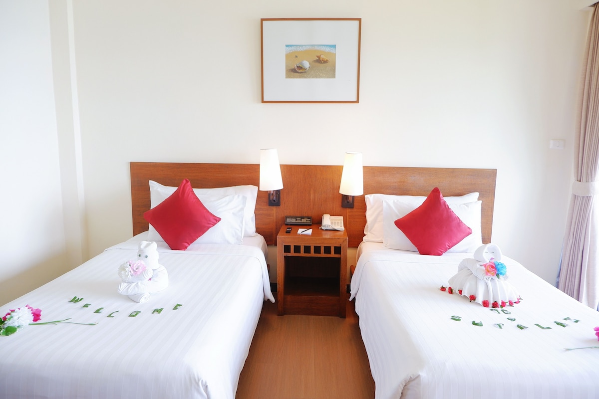 Deluxe Sea View - 1 Person | Premium bedding, pillow-top beds, minibar, in-room safe