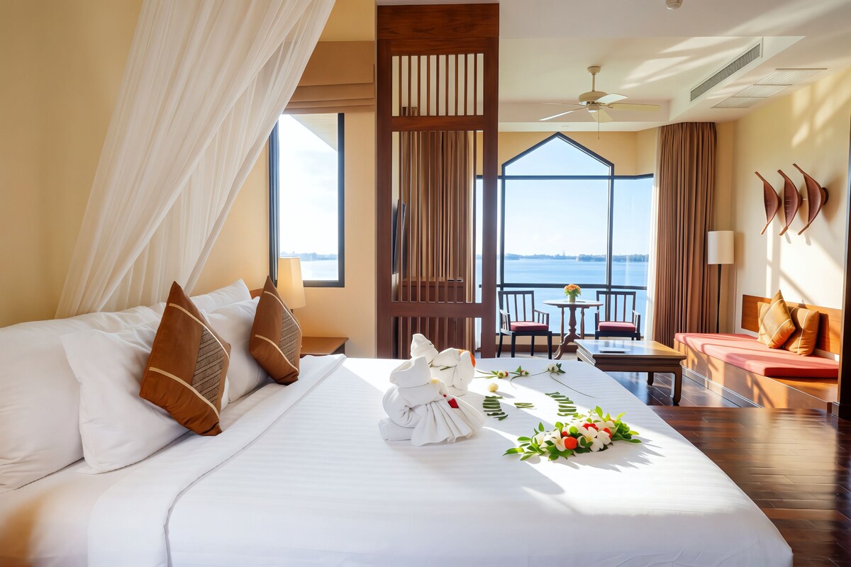 Premium bedding, pillow-top beds, minibar, in-room safe