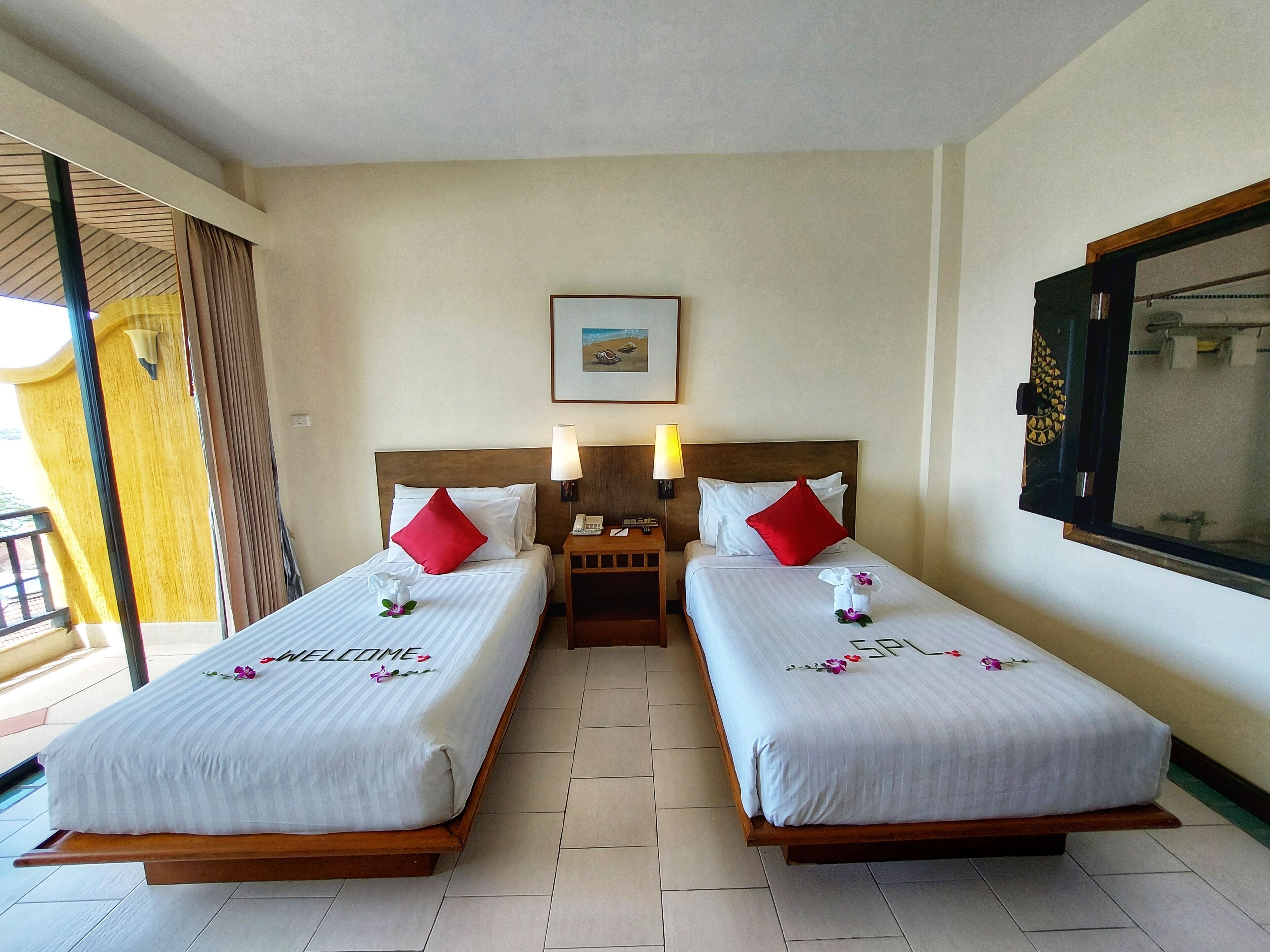 Deluxe Sea View | Premium bedding, pillowtop beds, minibar, in-room safe