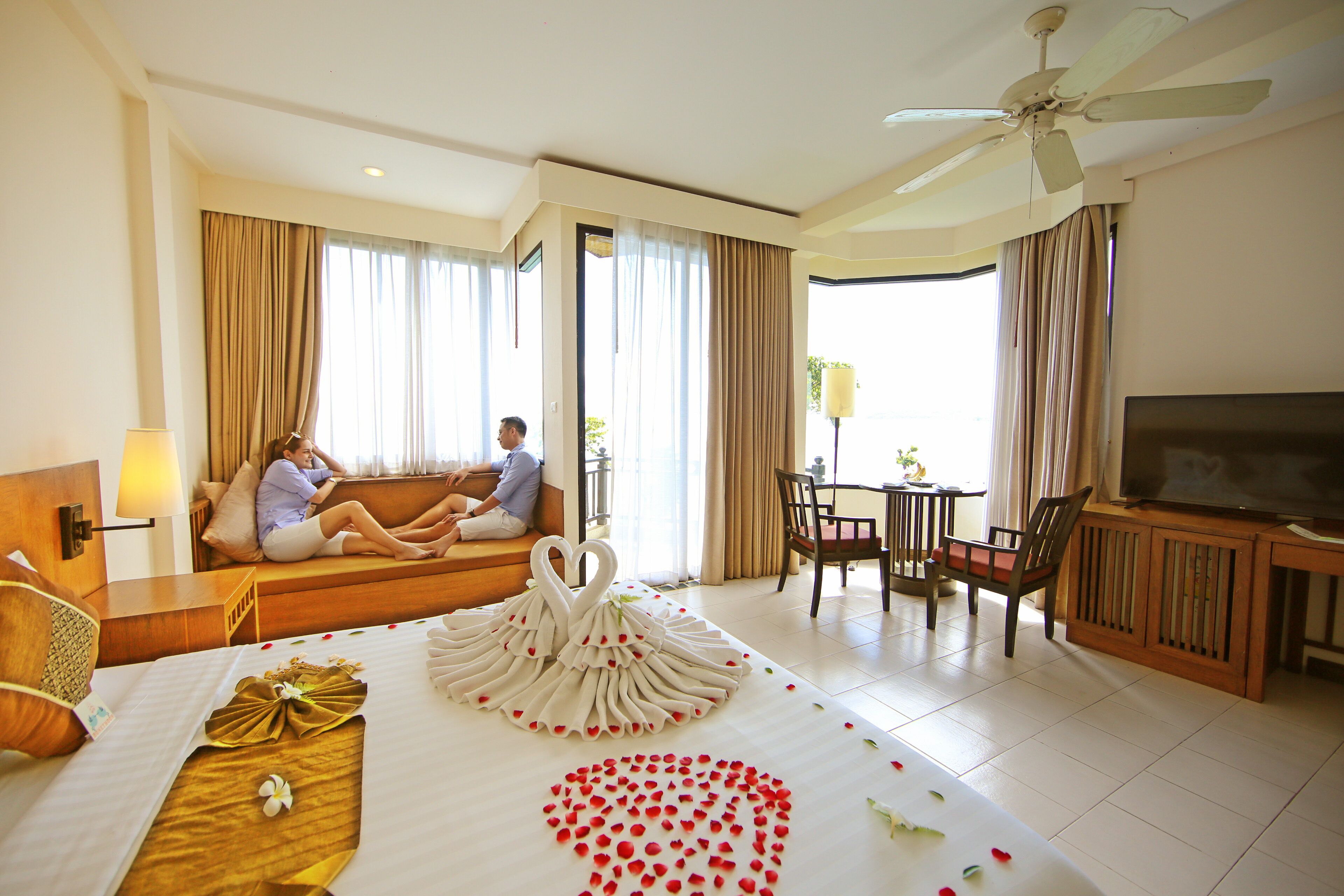 Premium bedding, pillowtop beds, minibar, in-room safe