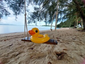 海灘、白沙、免費海灘小屋、躺椅