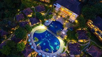 3 outdoor pools, pool loungers