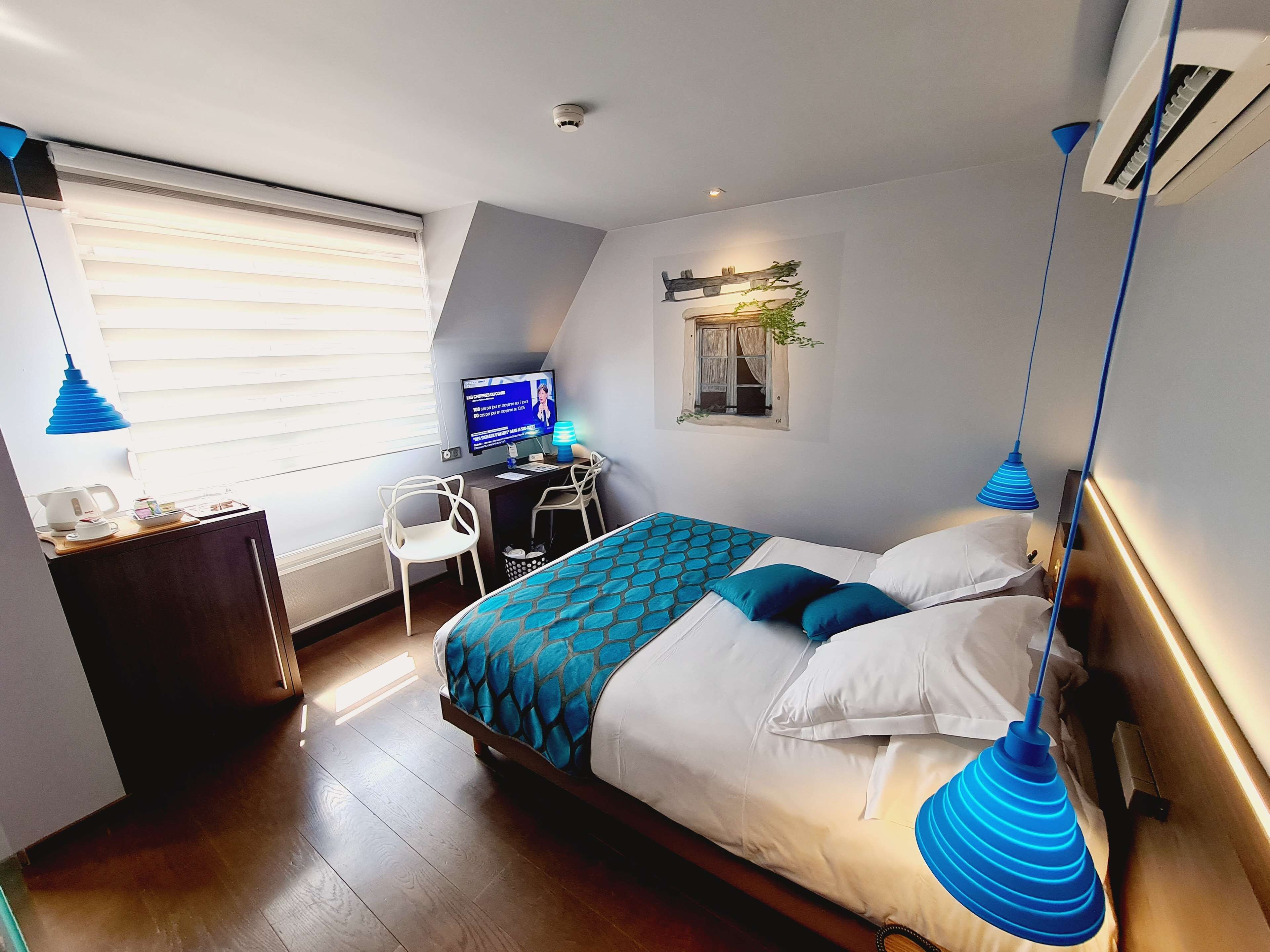 Basic-rum - 1 queensize-säng - icke-rökare - balkong | 1 sovrum, minibar, värdeförvaringsskåp på rummet och skrivbord