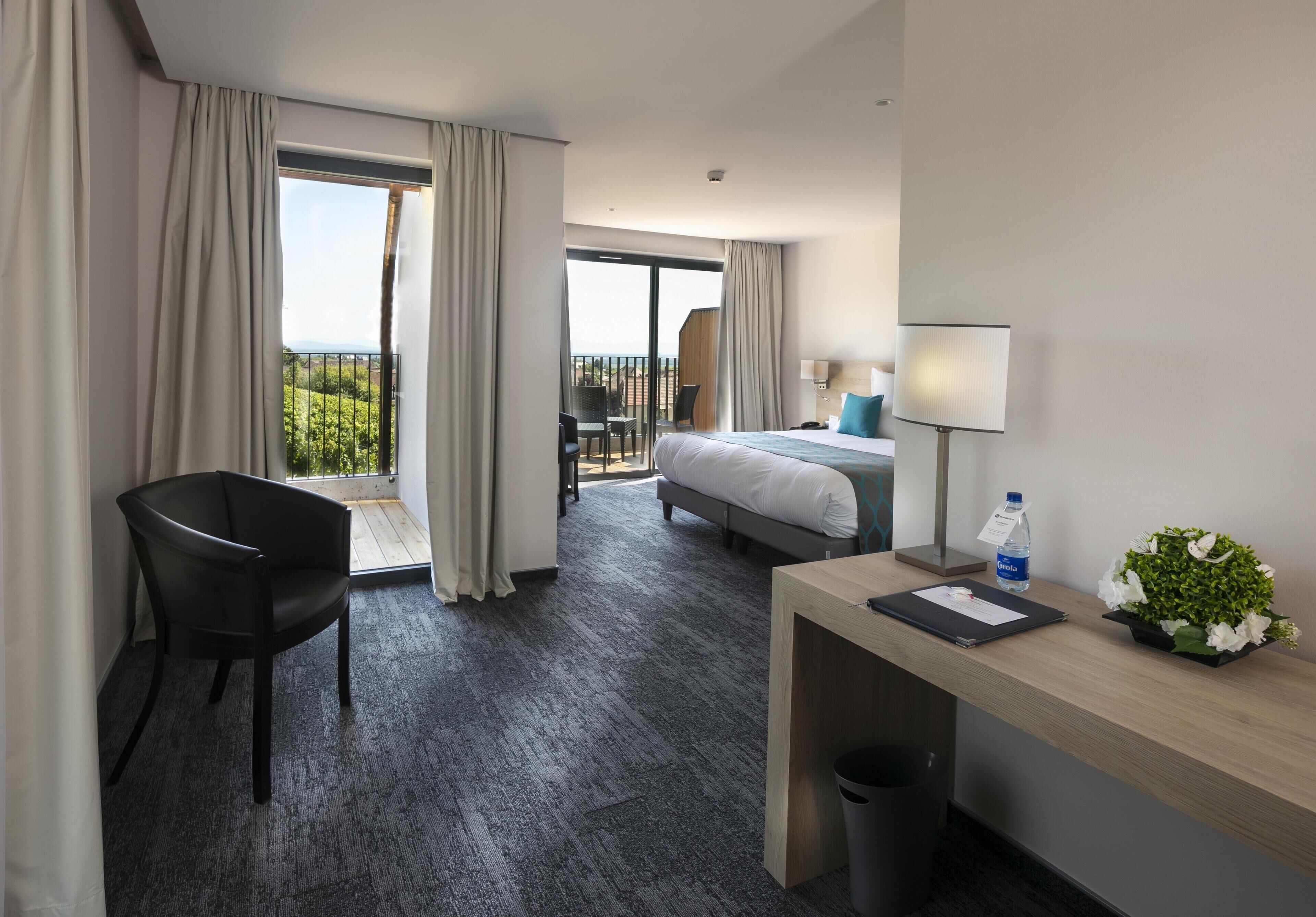 Suite, Multiple Beds, Non Smoking, Terrace | 1 bedroom, minibar, in-room safe, desk
