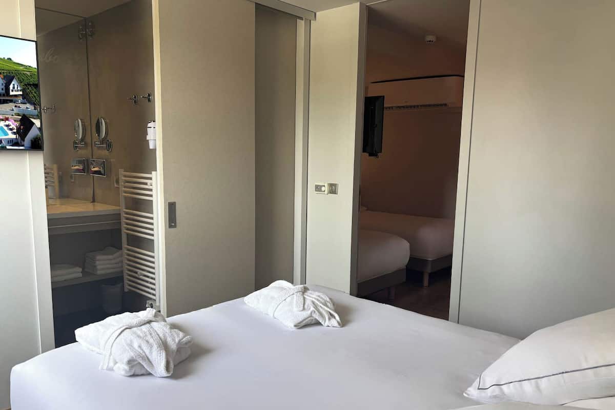 Family Room, Multiple Beds (Spa access) | 1 bedroom, minibar, in-room safe, desk
