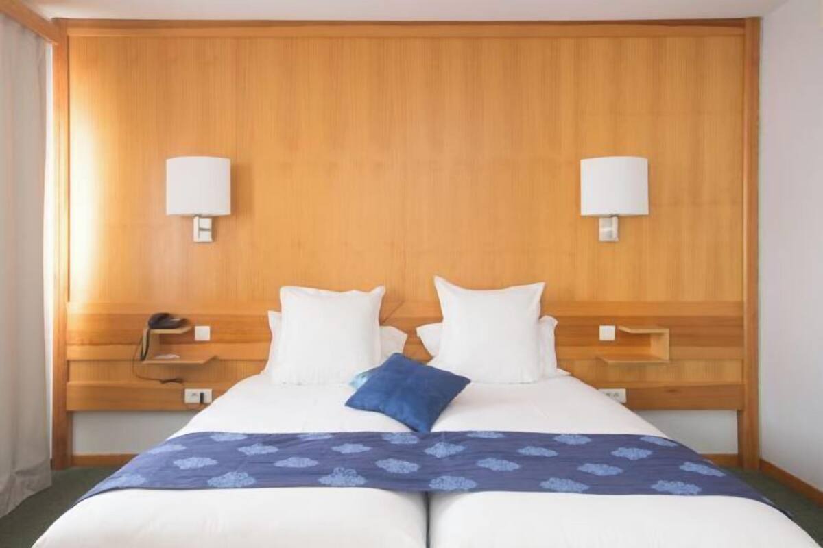 1 sovrum, minibar, värdeförvaringsskåp på rummet och skrivbord