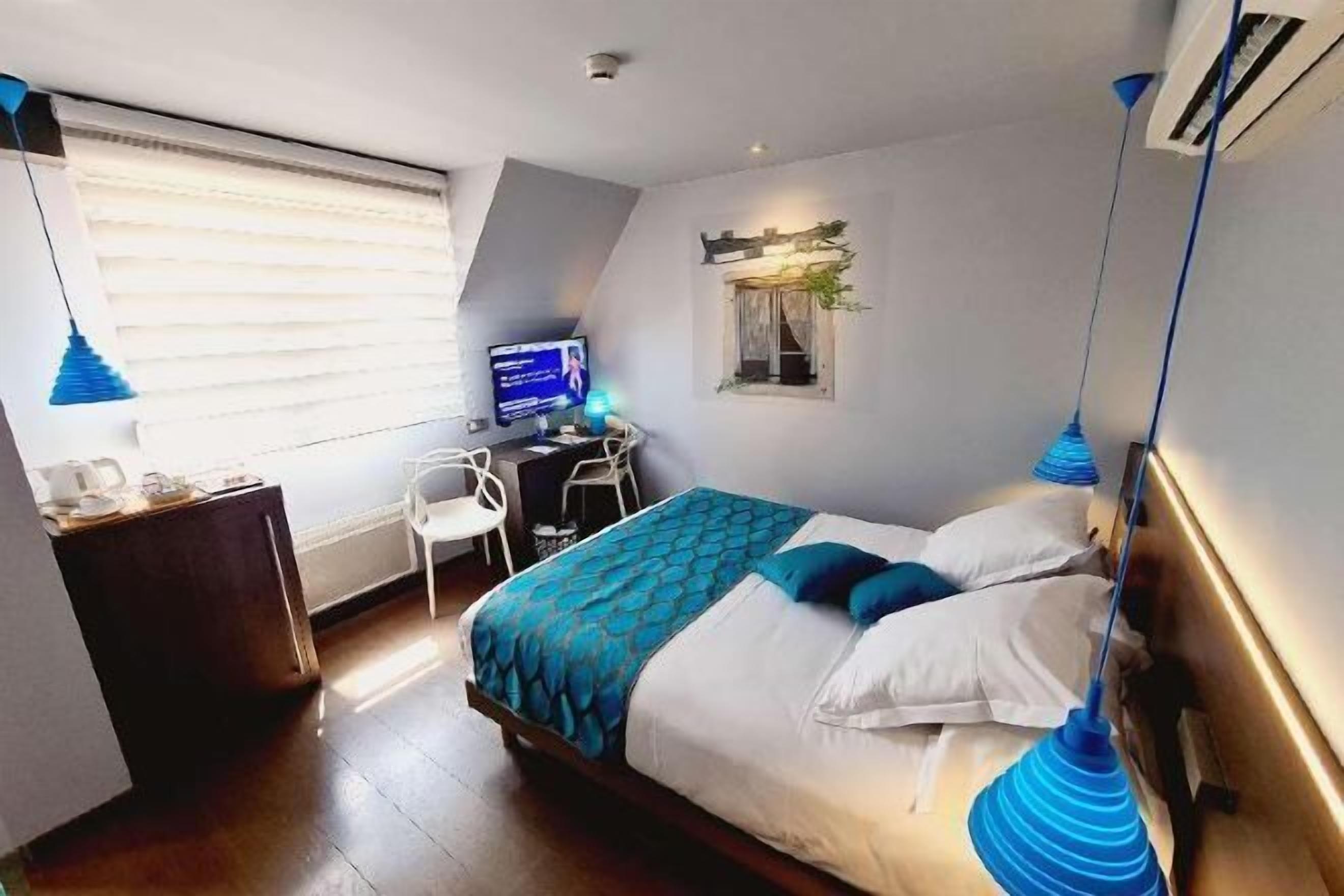 1 bedroom, minibar, in-room safe, desk