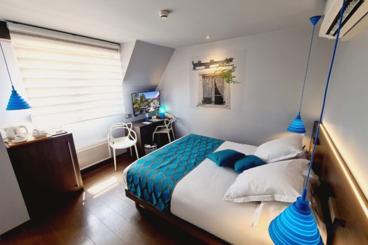 Standard Queen Room