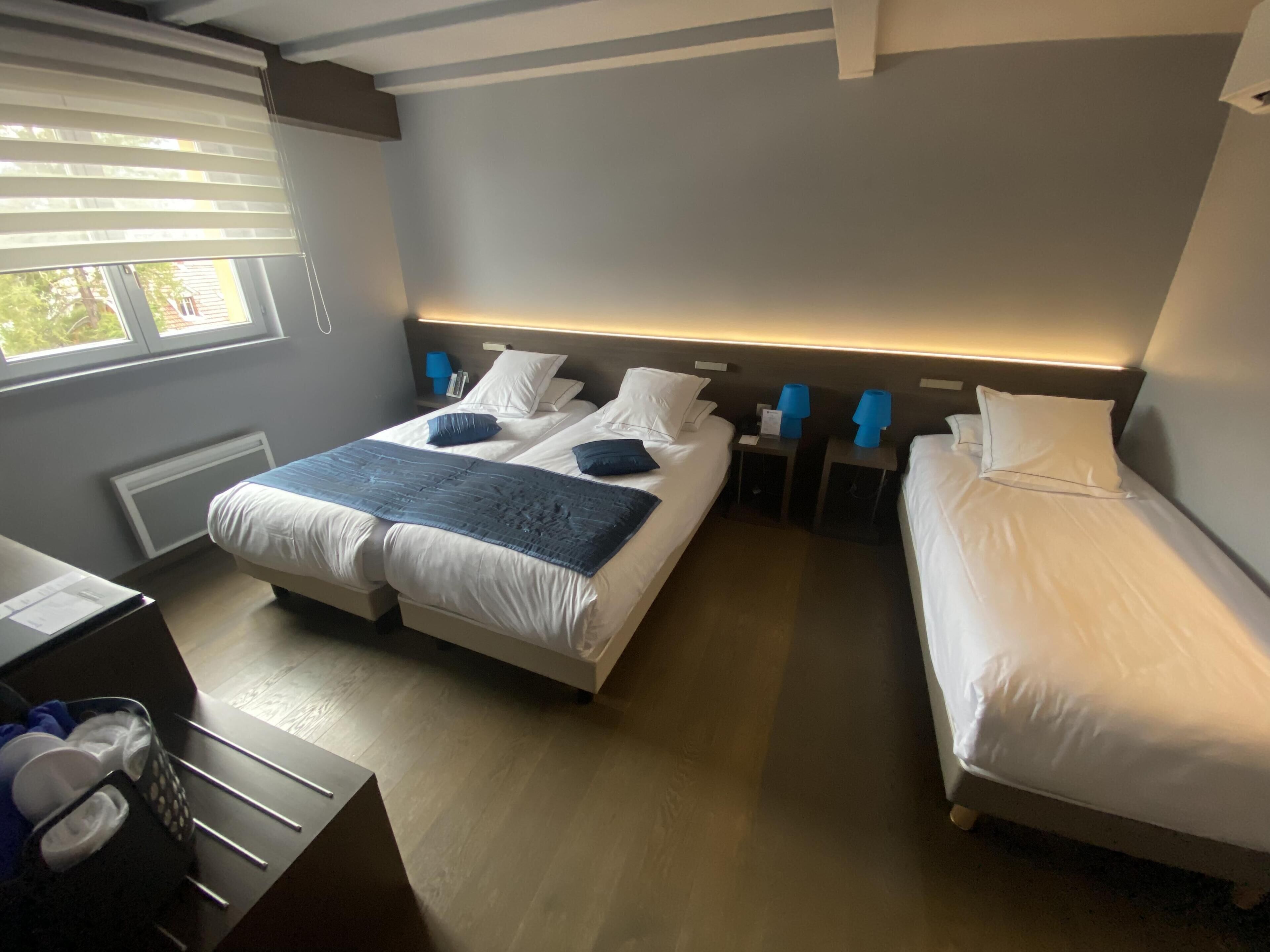 Perhehuone, 3 yhden hengen sänkyä (Spa access) | 1 makuuhuone, minibaari, tallelokero huoneessa, työpöytä