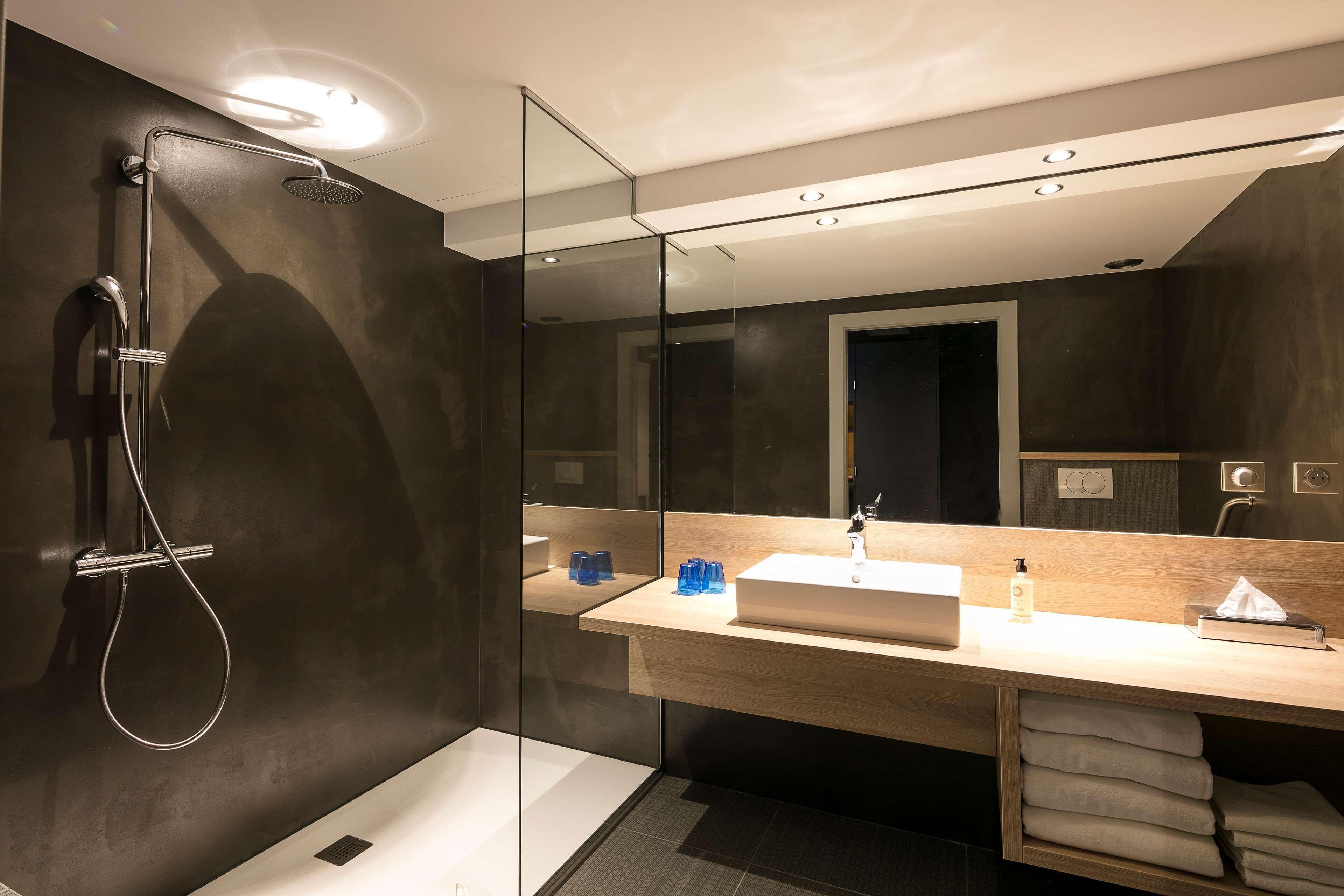Family Duplex, Multiple Beds, Terrace (Spa access) | Bathroom | Free toiletries, hair dryer, bathrobes, slippers