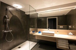 Family Duplex, Multiple Beds, Terrace (Spa access) | Bathroom | Free toiletries, hair dryer, bathrobes, slippers