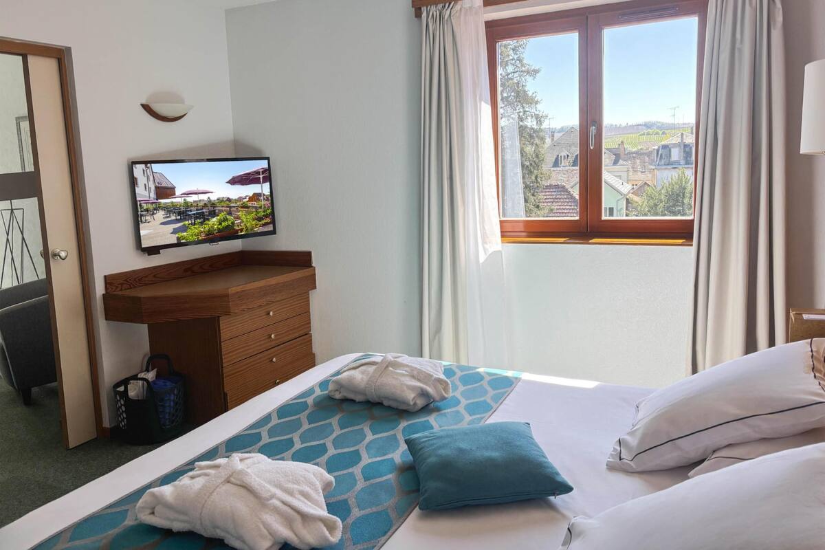Suite, 1 King-Bett, Nichtraucher (Separate Lounge) | 1 Schlafzimmer, Minibar, Zimmersafe, Schreibtisch