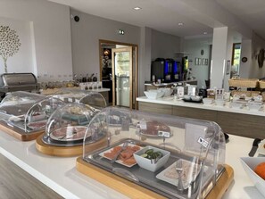 Päivittäinen buffetaamiainen maksusta