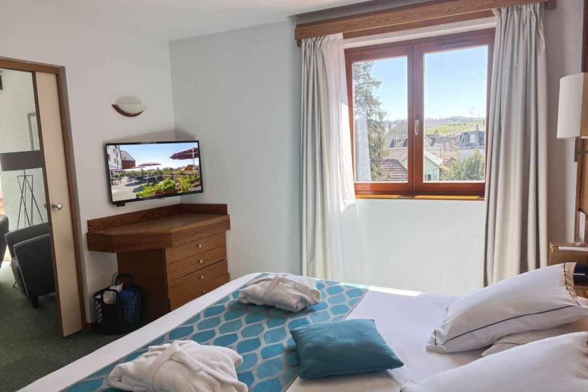 Suite, 1 King Bed, Non Smoking (Separate Lounge) | 1 bedroom, minibar, in-room safe, desk