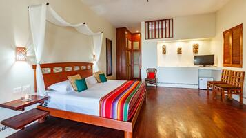 Superior Suite, Jetted Tub | Premium bedding, in-room safe, free cribs/infant beds, free WiFi