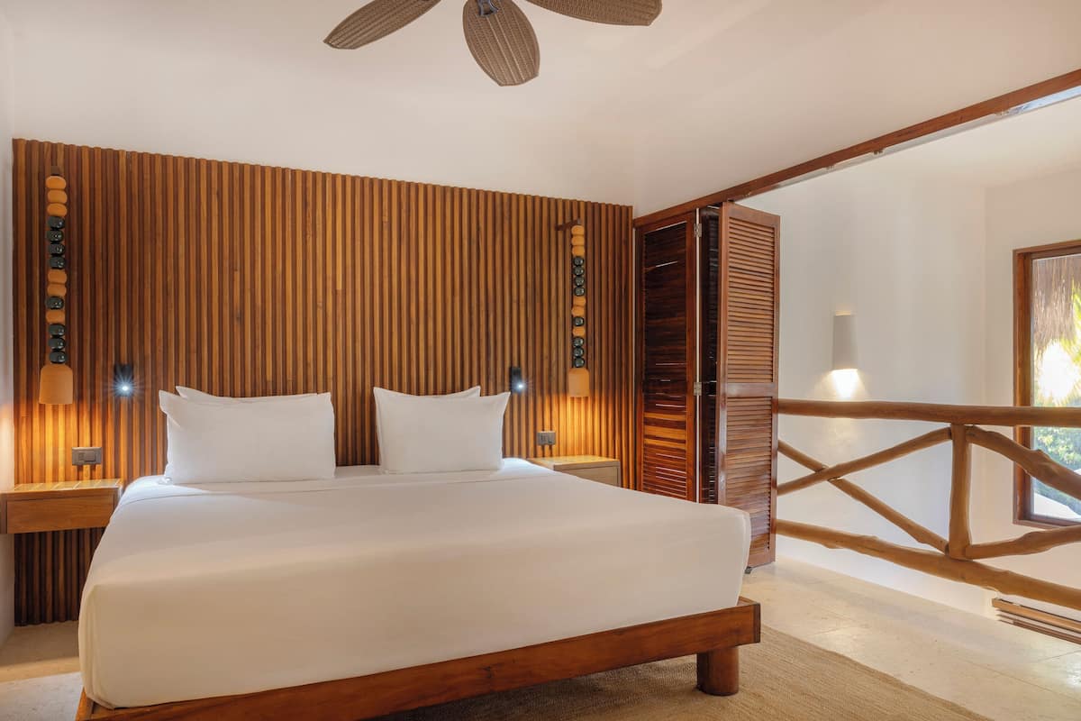 Master Suite | Bộ đồ giường cao cấp, két bảo mật tại phòng